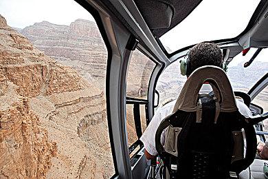 春季极速狂欢！《极限竞速：地平线5》全新赛季5折史低特惠来袭！